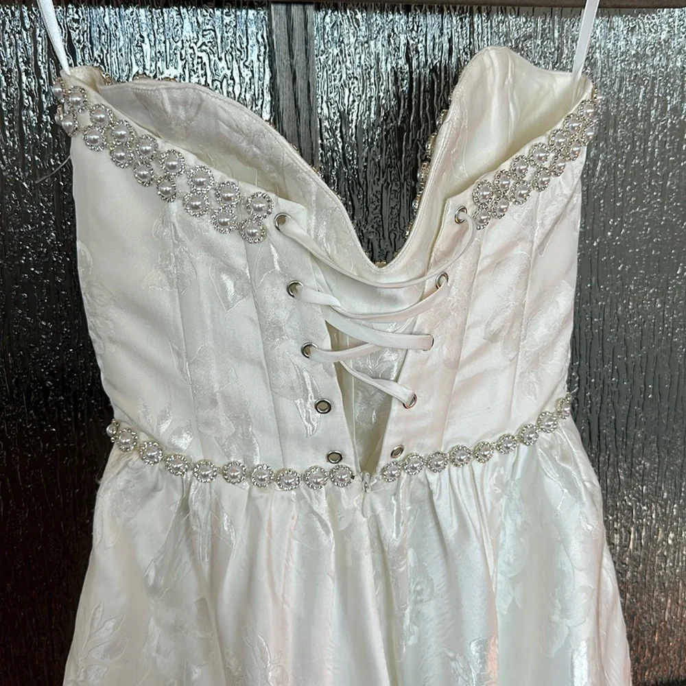 V. Chapman Strapless White Dress - Picture 7 of 15